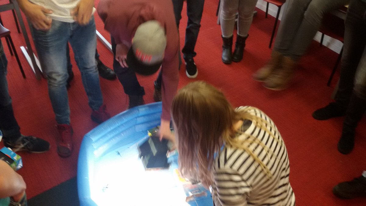 M_Arling's tweet photo. Wat een creativiteit en originaliteit van de topstudenten #paboemmen @Stenden tijdens @EnergyCollegeNL week bij @DrentheCollege. #supertrots https://t.co/49pfP03wq6