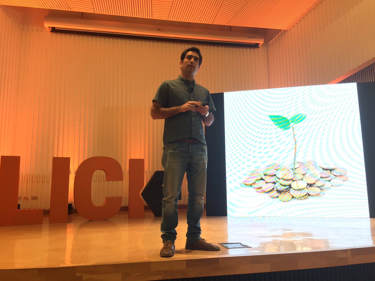 CAAENV's tweet photo. Roberto Puentes nos cuenta su experiencia de vida en la búsqueda de sus sueños #BeLab #CLICK @UAI_VINA @NegociosUAI https://t.co/rDzwyiqueC