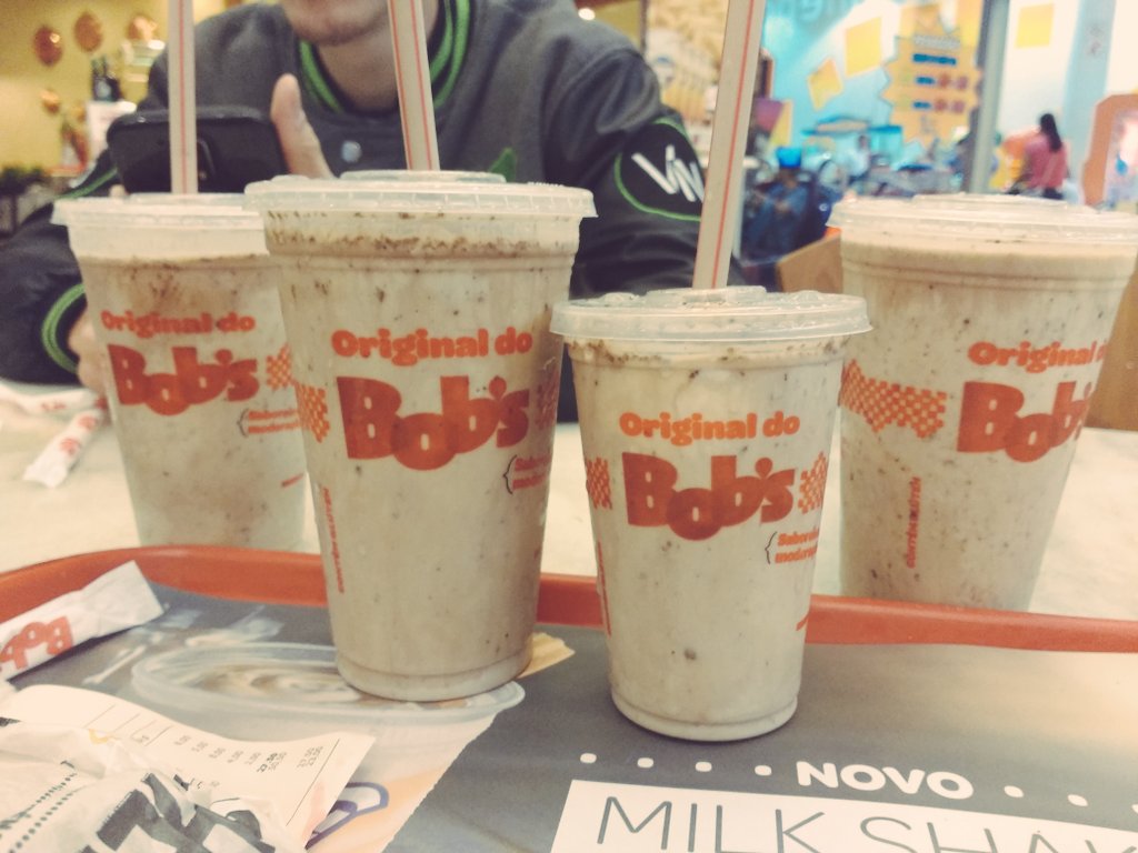 itsisyelg's tweet photo. Eu não tomo #milkfake @McDonalds_BR @bobsbrasil https://t.co/m7Sc7h1IXd