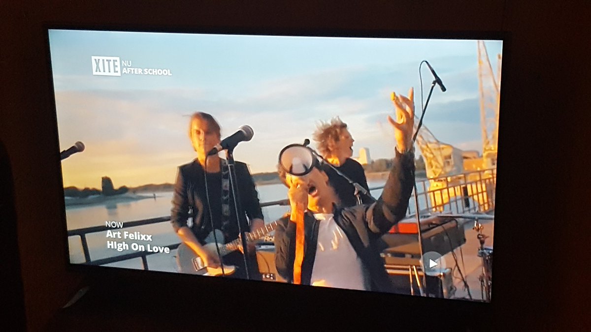 Thanks voor de hulp <a href="/TheKing77nl/">TheKing77nl</a> ! Mn music video is op tv gekomen 😁