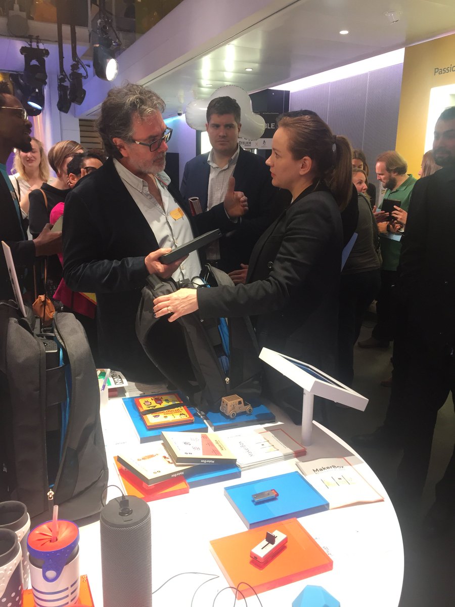 OTONOHM's tweet photo. Merci à @axellelemaire pour son écoute lors de la soirée de lancement du #NoelFrenchTech à @AtelierRenault ! très fiers :) #otonohm #startup https://t.co/xiqqkjCbgt
