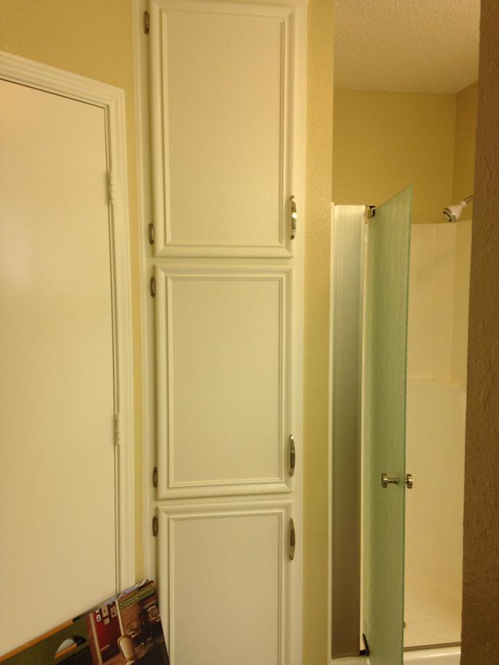 WacoInteriors's tweet photo. Before and after shower remodel. Small to SPACIOUS! Really makes it feel like a spa...in your own home! #remodel #shower #lakeairinteriors https://t.co/jmRVata9dT