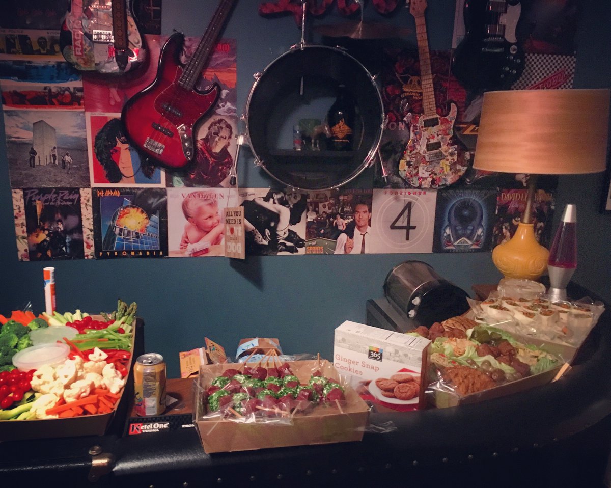 LiquidMusic_'s tweet photo. Huge thanks to @WFMStPaul for providing food fuel for @thisispolica and @wearestargaze during rehearsals for Music for the Long Emergency https://t.co/UhcBsqTAR5