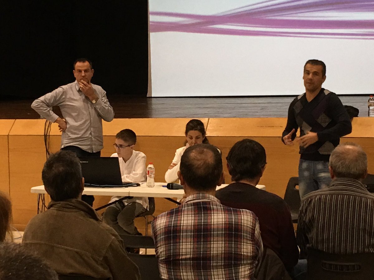 xsune's tweet photo. Marta Viñas presenta la 2a Trobada de #robotica i #programació https://t.co/EQQCtMMRle #roboticatgn https://t.co/NEXXeaY7kp