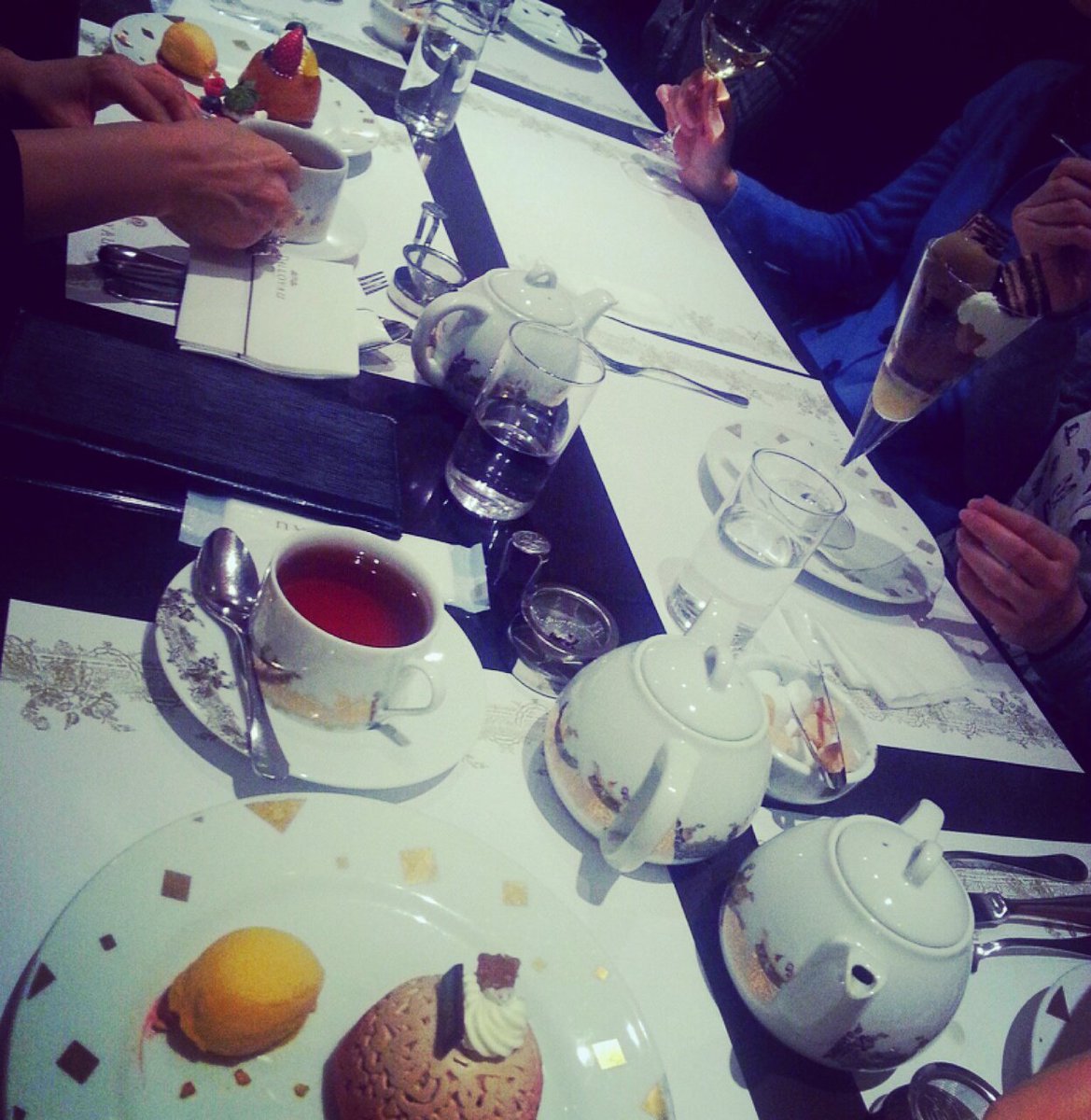 yukitty137's tweet image. Night tea party of scented ladies!
 #teaparty #nighttea #fragrance #YUKIRIN #FabGearYkn