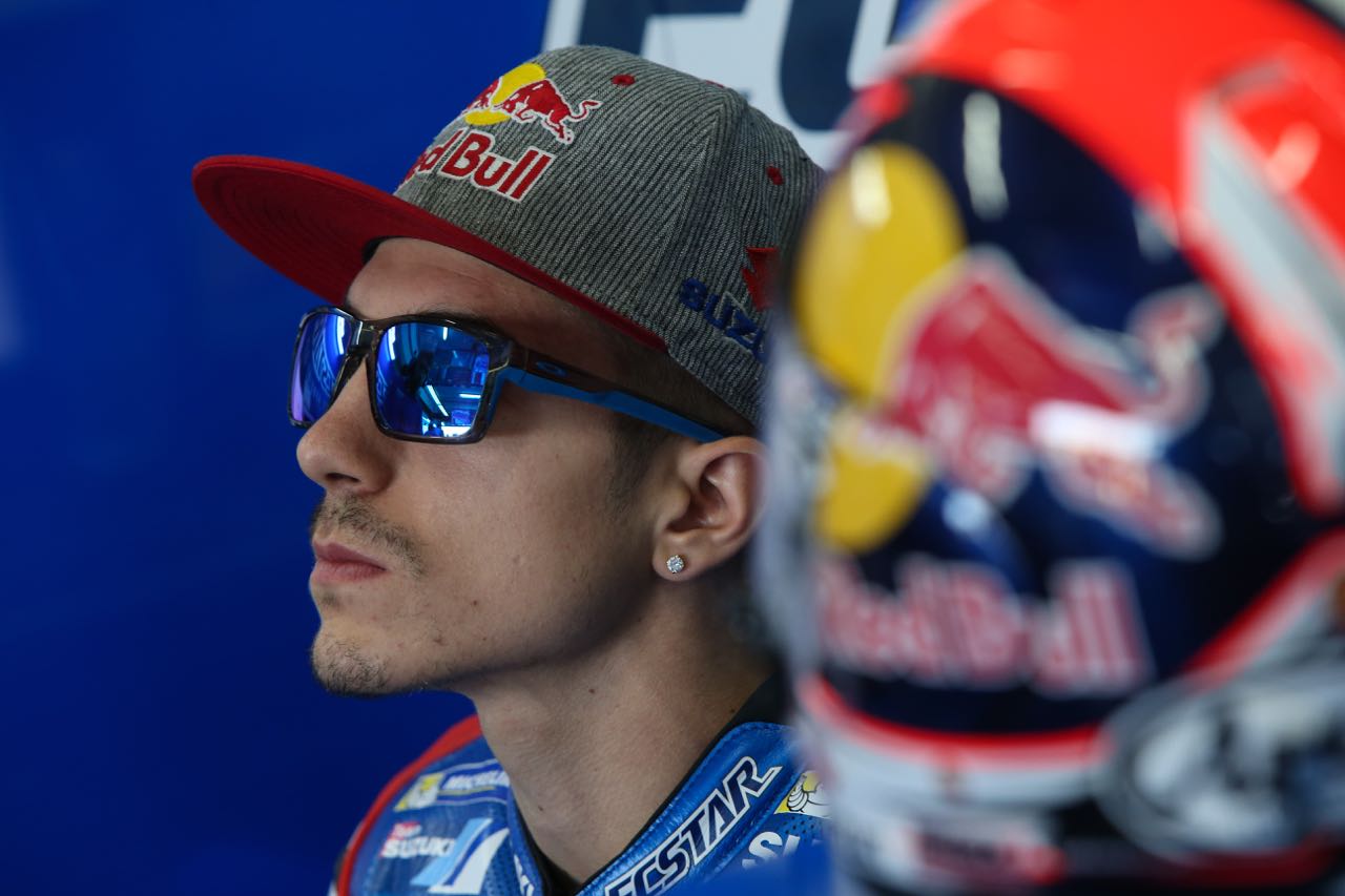 Bluenty on X Maverick Vinales wearing Oakley Chainlink OO9247 05 https t 0mMnIGXkC9 oakley MotoGP maverickvinales https t d0DZiacJU3 X