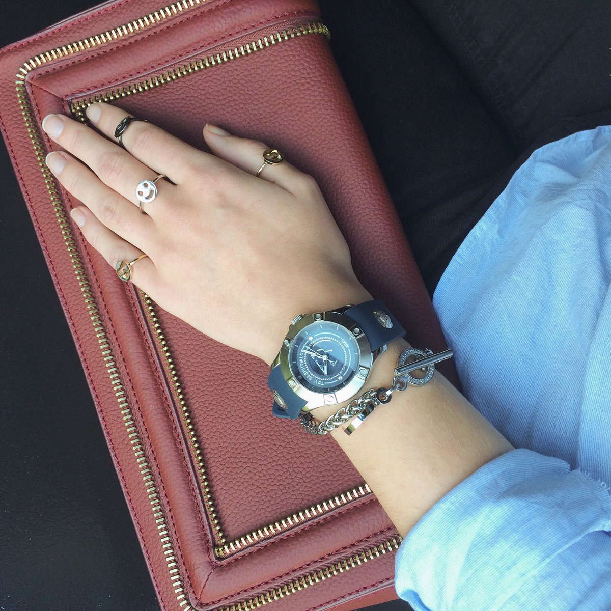 TOVEssentials's tweet image. Meet our navy blue silicone watch💙 #jewelry #watch #spiga #chainbracelet #ringparty #spreadthelove #tovessentials #lovetov