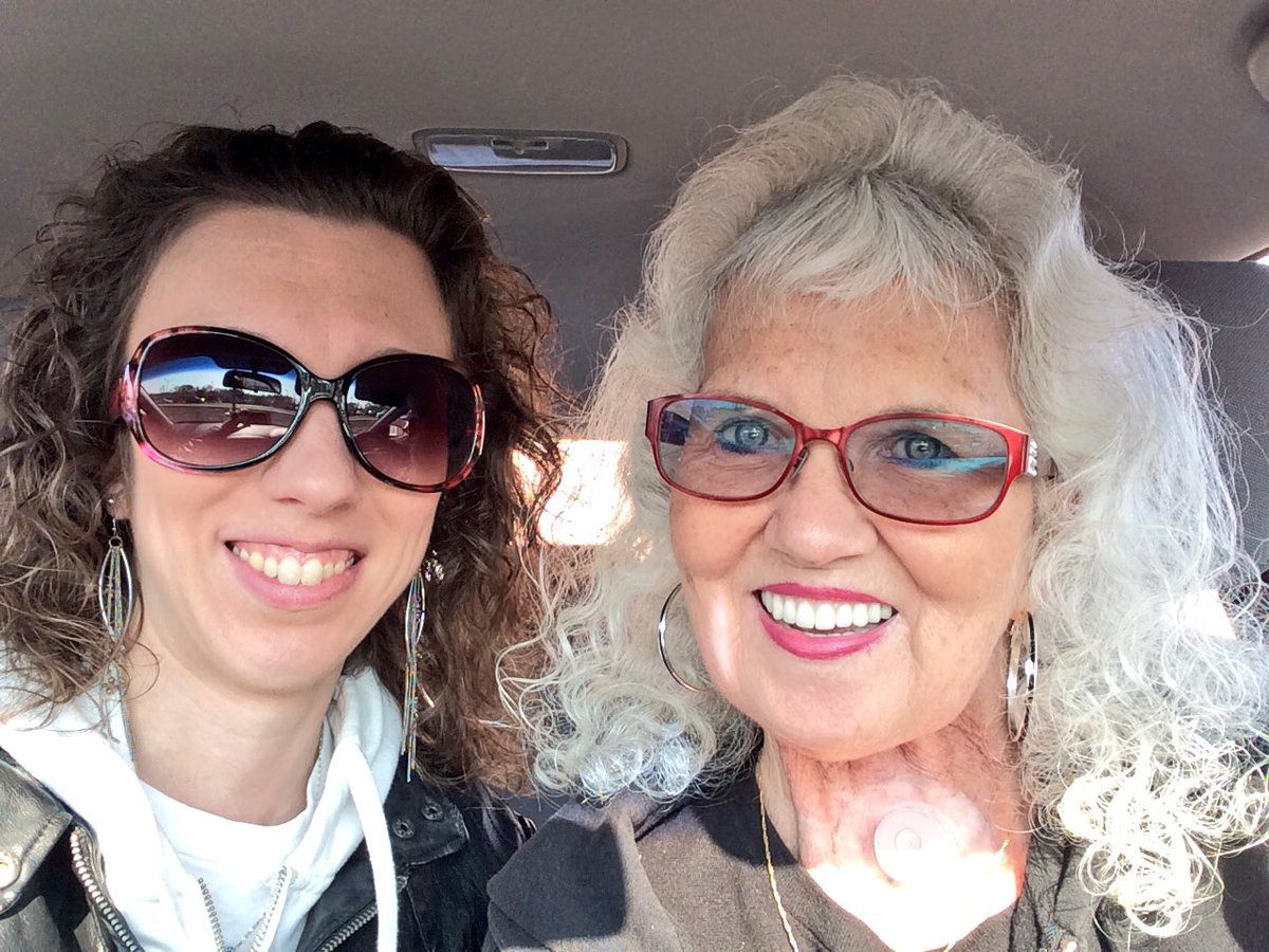 theKLK's tweet photo. We have hit the road to see our favorite guys of @SafetySuit in Hershey. ☺️💜❤️💙💚[+] #SafetySuit2016 #HitThePause https://t.co/423uqu0BnG