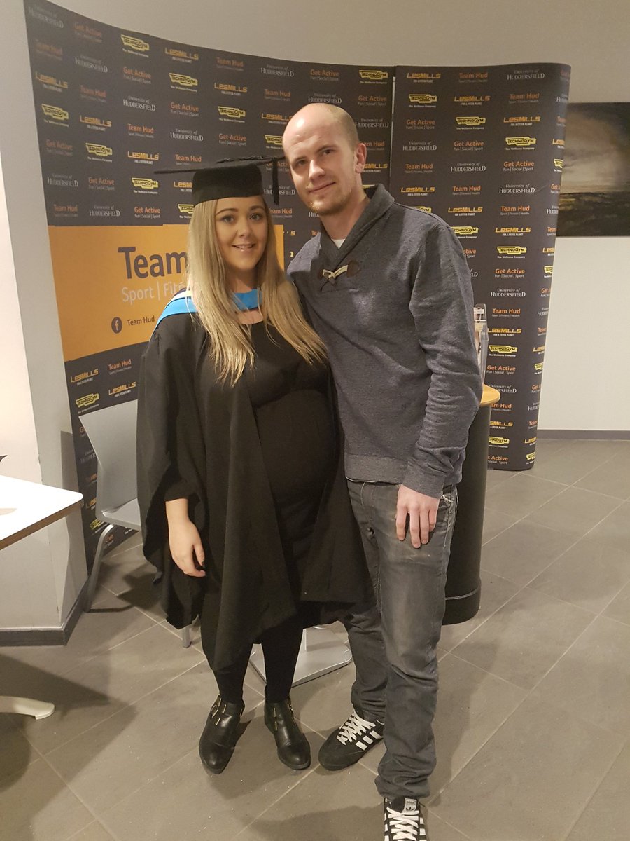 NearyNearyy's tweet photo. Congratulations to my fiancée on her graduation so proud of you ❤ https://t.co/AZN2aBdRck