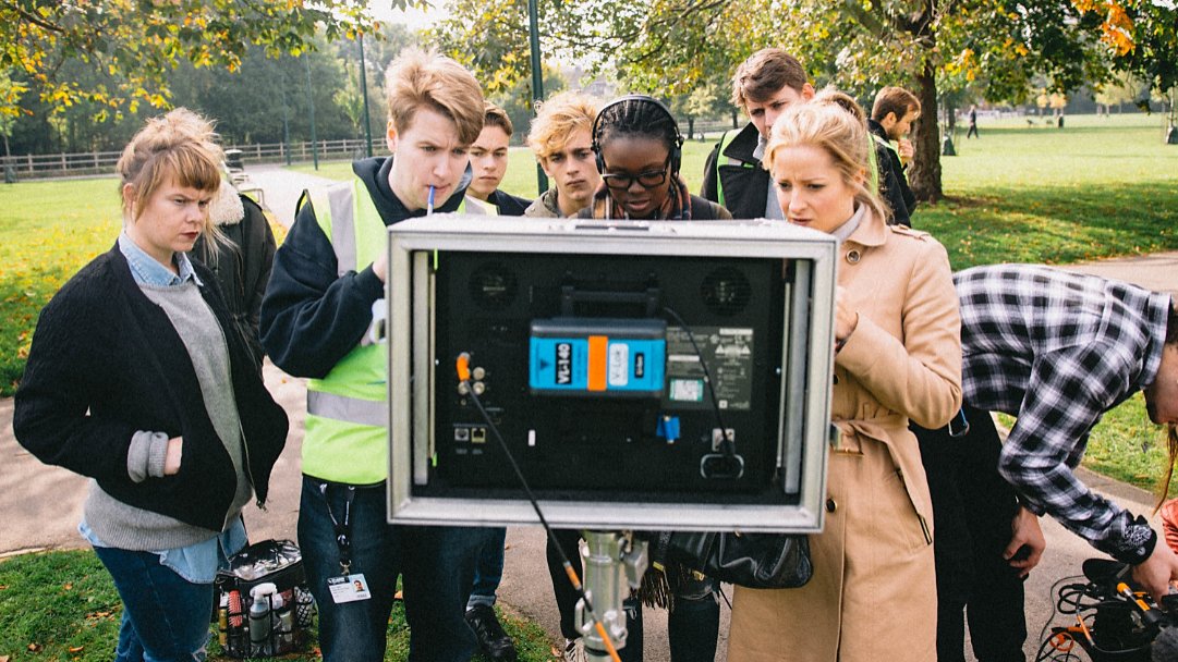 Are you 16-19 and want to get into the film industry? #BFIFilmAcademy courses are recruiting UK wide now! bfimessages.org.uk/t/ViewEmail/y/…