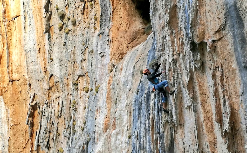 MuozAdria's tweet photo. Climbing in Leonidio (Péloponnèse) https://t.co/eekNNsetmt