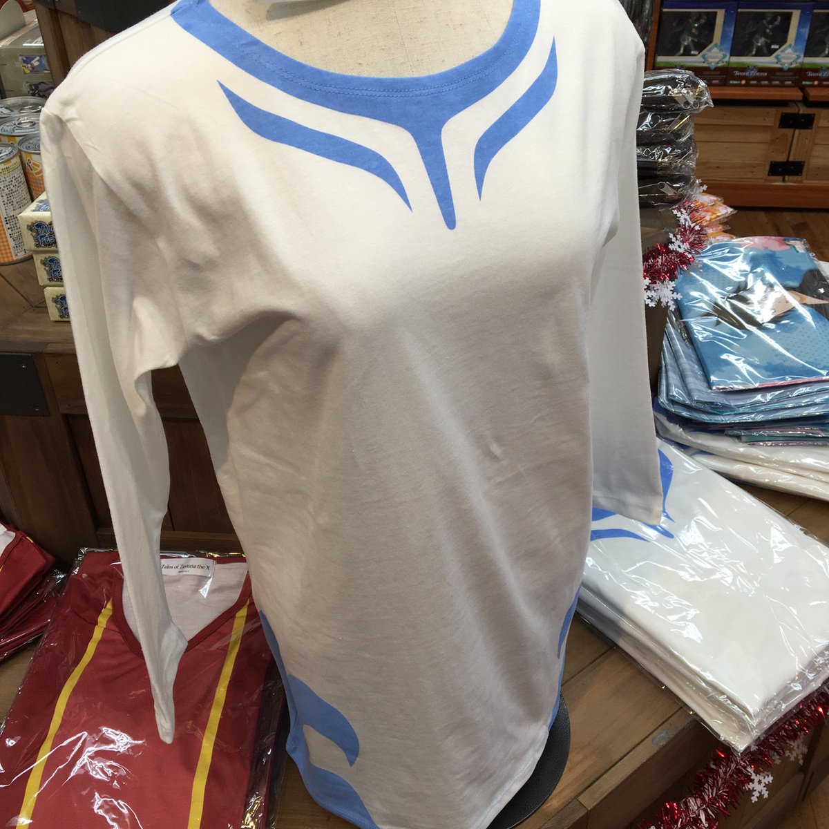 コトブキヤ秋葉原館 Twitter પર 秋葉原館2f テイルズオブショップ バンダイビジュアル テイルズオブゼスティリア ザクロス より ミクリオの寝間着風tシャツ 4000 抜 ロゼ ジャケットオフ衣装風tシャツ 4500 抜 が登場 2人とお揃いの服を着る