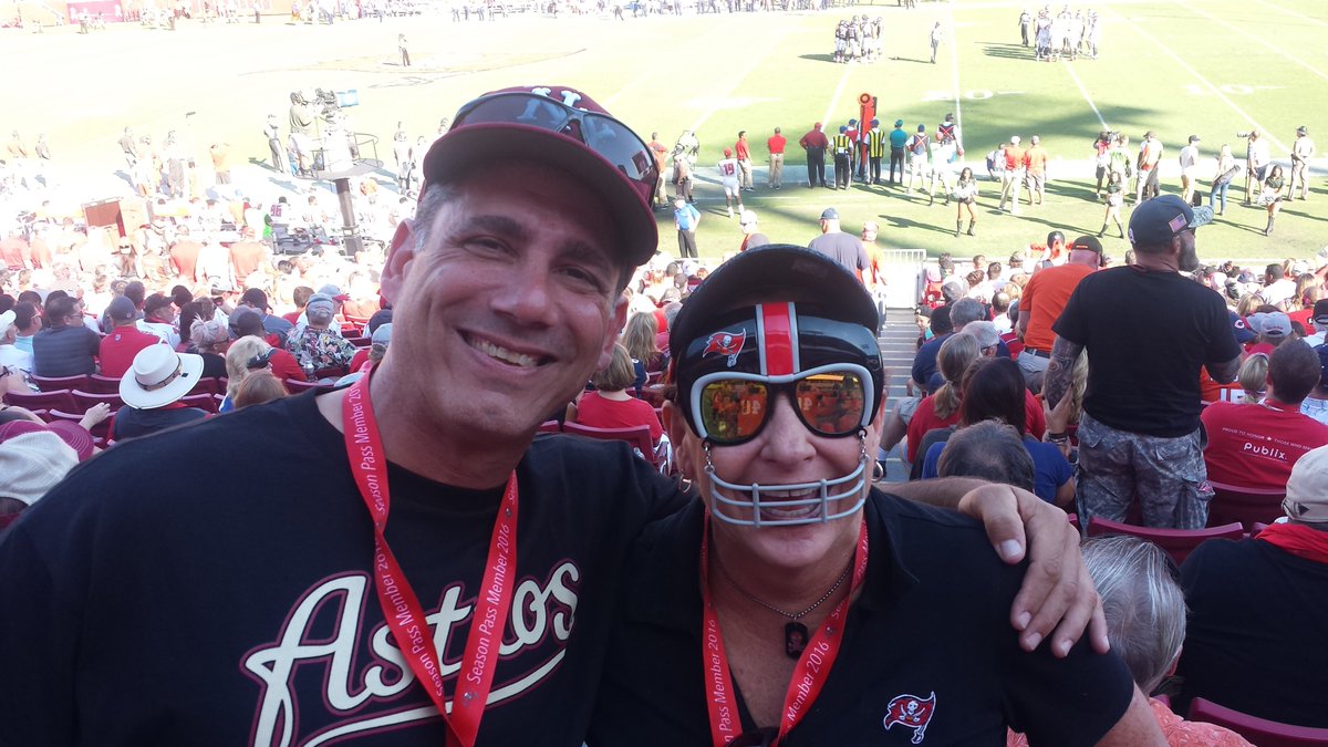 NyAstros's tweet photo. Bucs Fan #football #footballfans #NFL #raymondjamesstadium https://t.co/YMISbXDc13