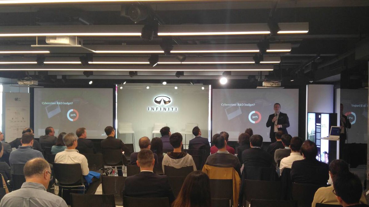 TheKeychainNet's tweet image. Marin Ivezic of @pwc talking at @chainofthings chain of shipping about #cybersecurity #Blockchain