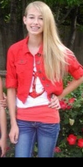 maddiewelborn's tweet photo. i used to walk in pUBLIC LIKE THAT #dubchallenge https://t.co/hkpuFeWSAS