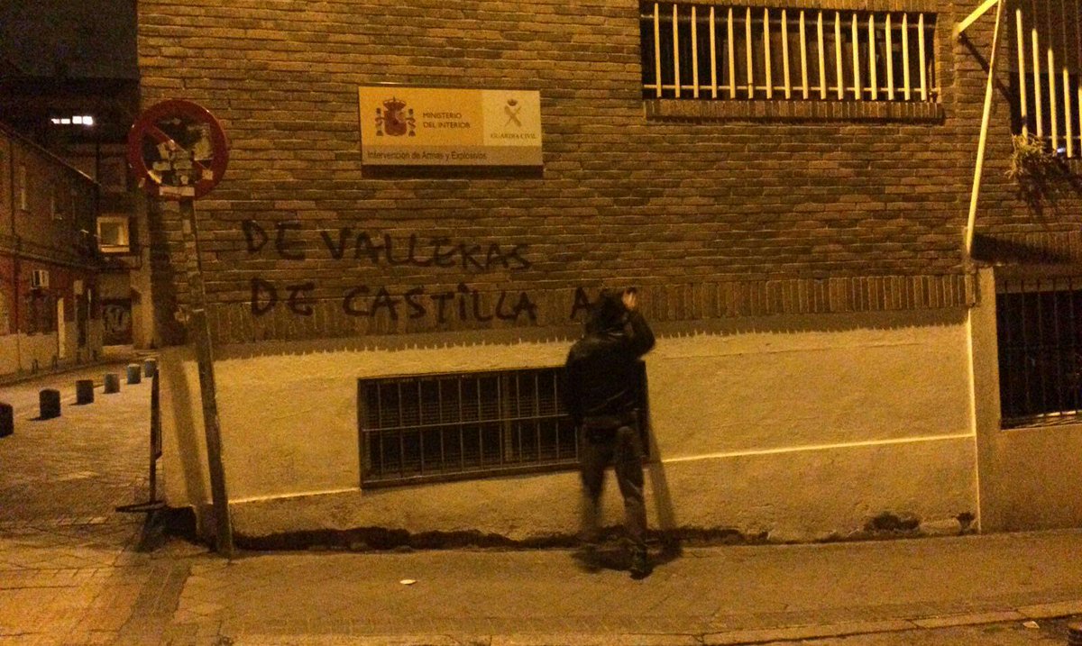 YescaVallekas's tweet photo. De Vallekas a Altsasu
De Castilla a Euskal Herría.
Solidaridad entre los pueblos ante un nuevo caso de criminalización de la juventud. https://t.co/2G6DG7dLZv