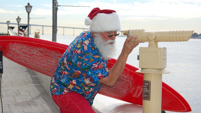 TheSceneSD's tweet photo. Cowabunga! Surfin' Santa Claus is coming to town, surf board and all: https://t.co/WMfxRmGiDi https://t.co/59bNvUU7Y0