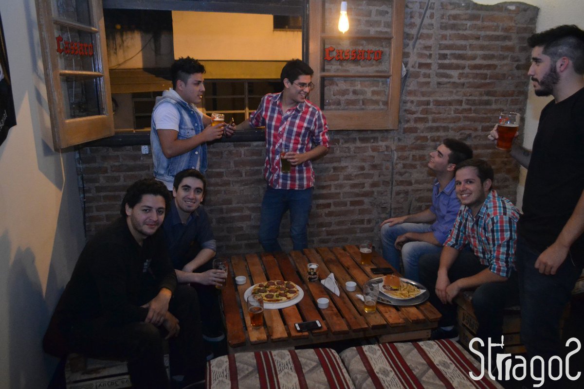 StragosBar3's tweet photo. Veni con tus amigos a pasar un buen rato acompañado de la mejor cerveza!!🍻🍻
Fructuoso River 15 - #StragoS https://t.co/nD4ms7so9B