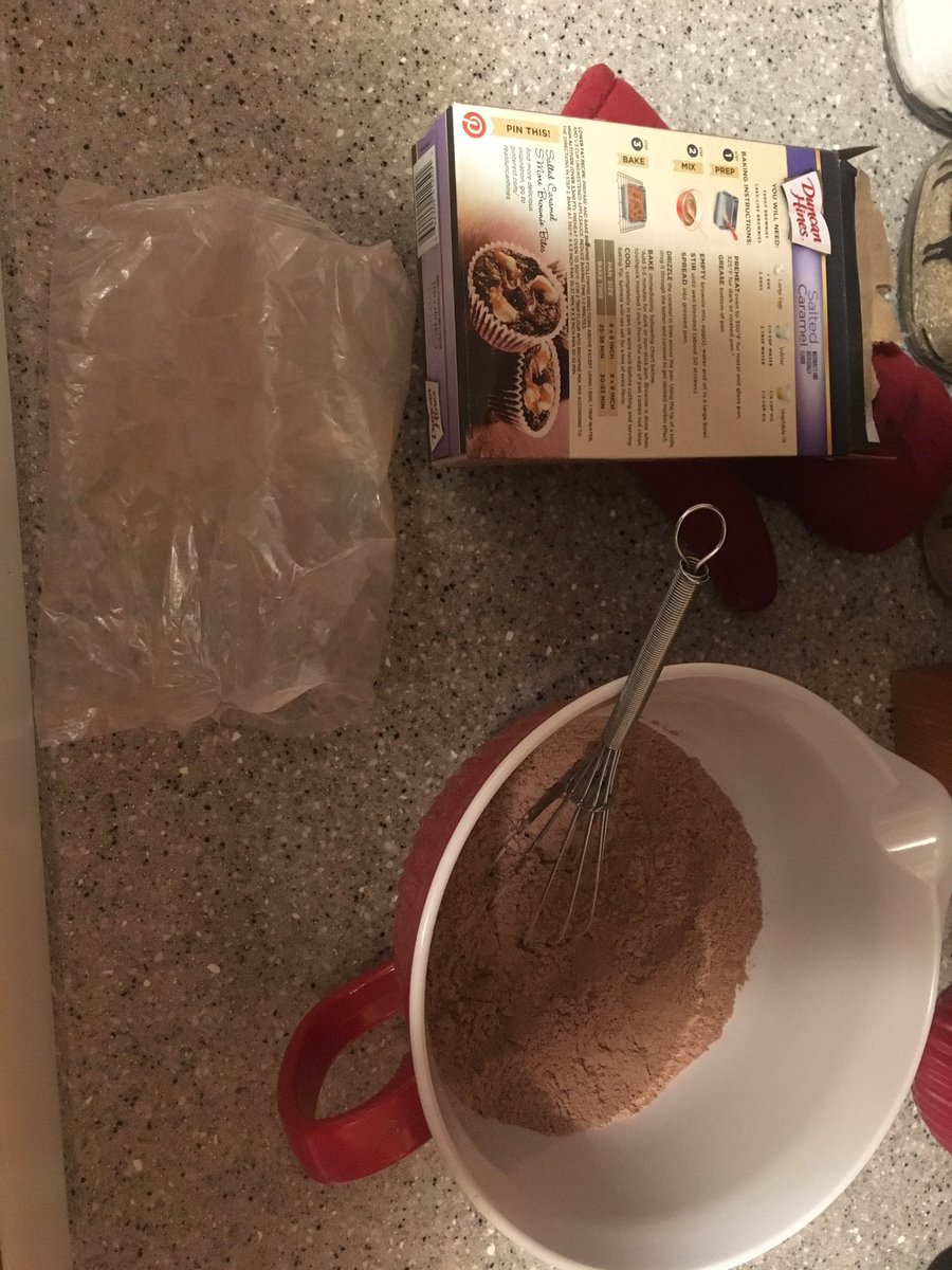 bcoyne890's tweet photo. @RealDuncanHines where the heck is my caramel topping??? #CmonMan #theonlyreasoniboughtthiswasforthecaramel https://t.co/6lLo2levbj