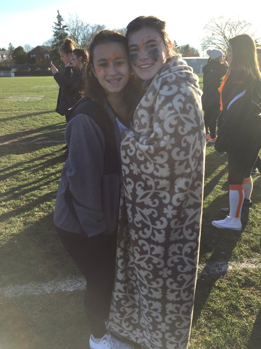 kaylaamedeiross's tweet photo. Love my girlies #Powderpuff2016 ❤️ https://t.co/rcSesOKsQ4
