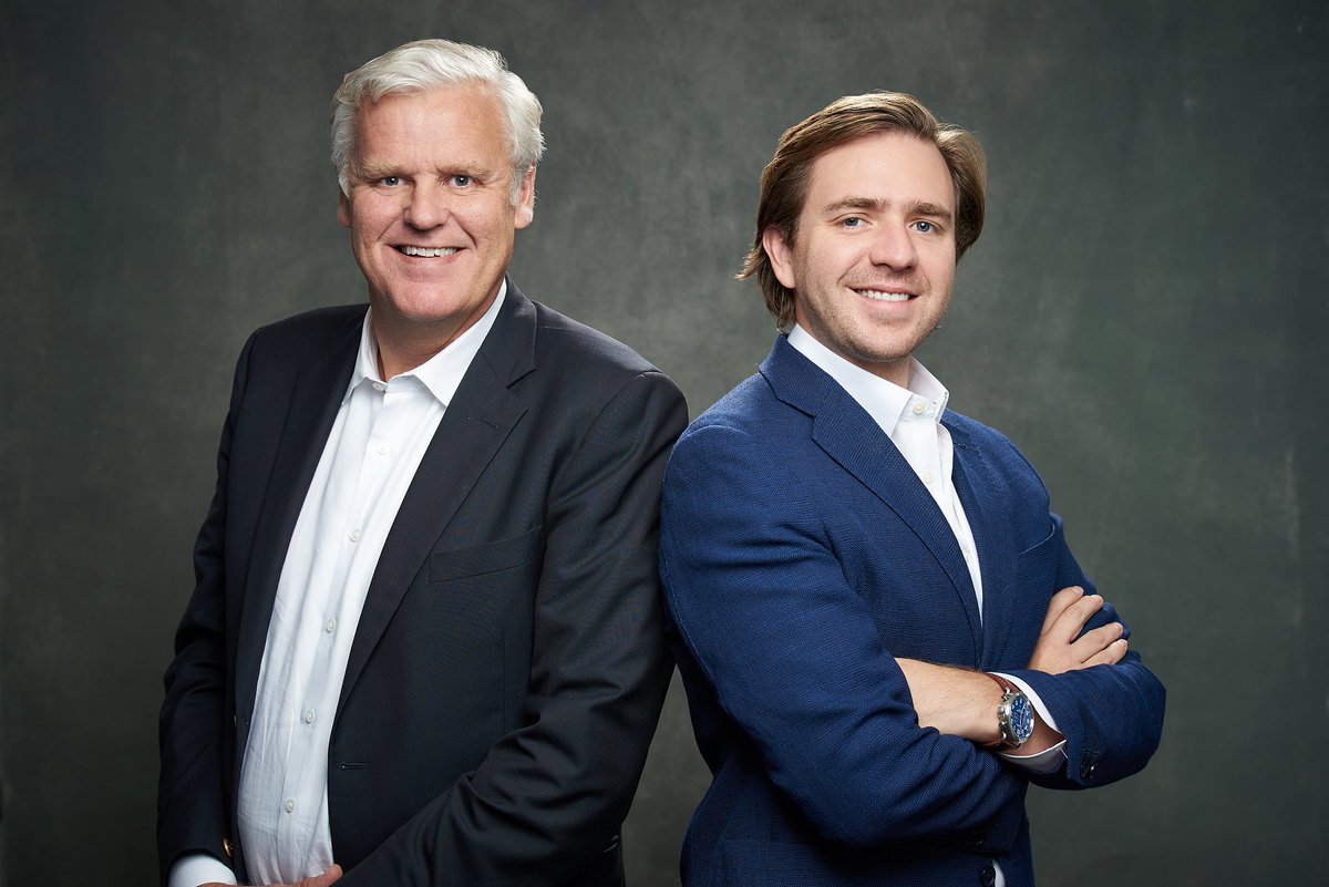 DCHeadshots's tweet photo. Group portraits are great for your marketing needs. #team #business #AboutUs #washingtondc #pro #mediumformat #Portrait #Gravitybackdrop https://t.co/qPlhvhxnWz