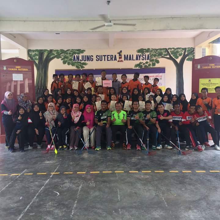 بولتين جوهر On Twitter Kerjasama Smk Taman Sutera Amp Johorfloorball Utk Perkenalkan Amp Penerangan Tentang Sukan Floorball Klinikfloorball Https T Co Bgkrsckwlq Twitter