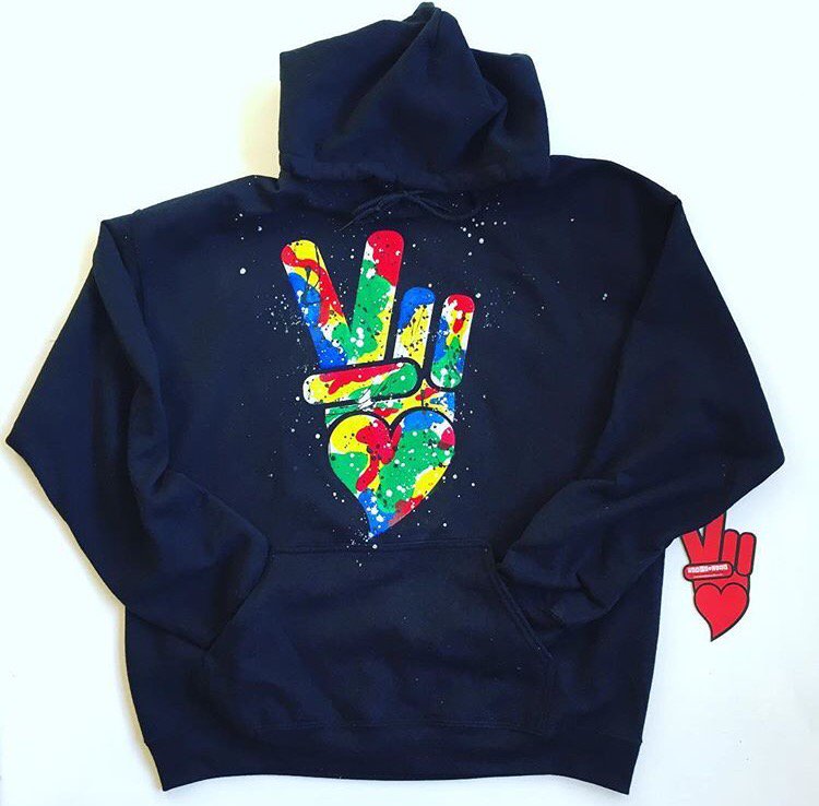 Safee26's tweet photo. Peace✌🏾️+ Love❤️custom hoodies🔥 https://t.co/GYcHDndEcZ