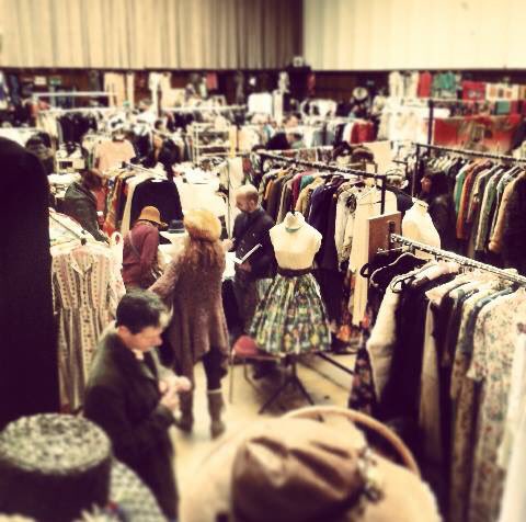 Fashmap's tweet image. The Hammersmith Vintage Fashion Fair
WHEN: Sept 27, 2016
WHERE: Town Hall, King Street Hammersmith #London 
#vintage #fashion #handbags #art