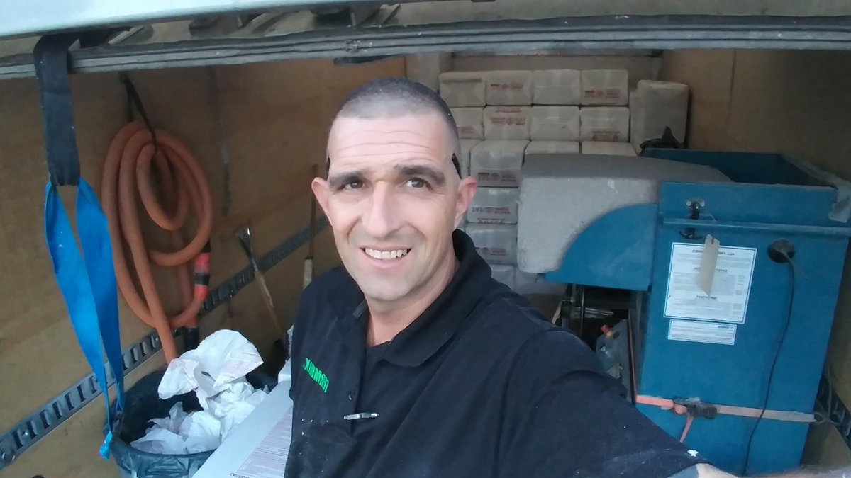 TavisNation's tweet photo. #insulationjob #terminixlife #managersinthefield #latenighthustle #whatiwontdoformyteam #moneydontsleep #WEOUTHERE #endofmonthpush https://t.co/geCznuXzvy