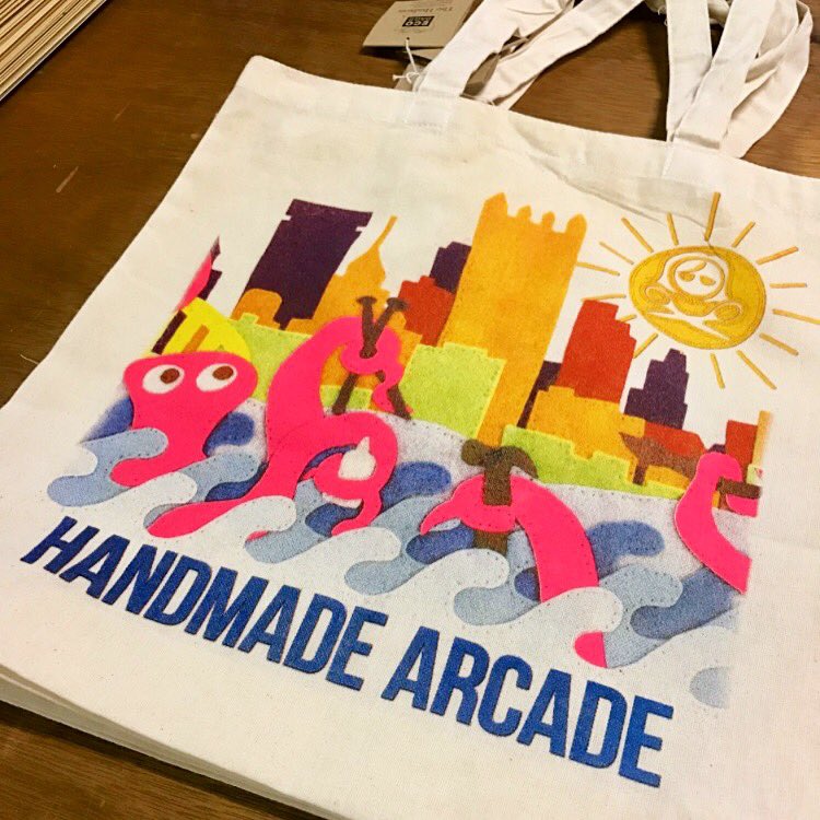 HandmadeArcade's tweet photo. Our super sweet new tote bags printed by @ModestoStudios will be available for $10 at the welcome tent on 12.03.16! #handmadearcade #totebag https://t.co/gaMrLCR6m5