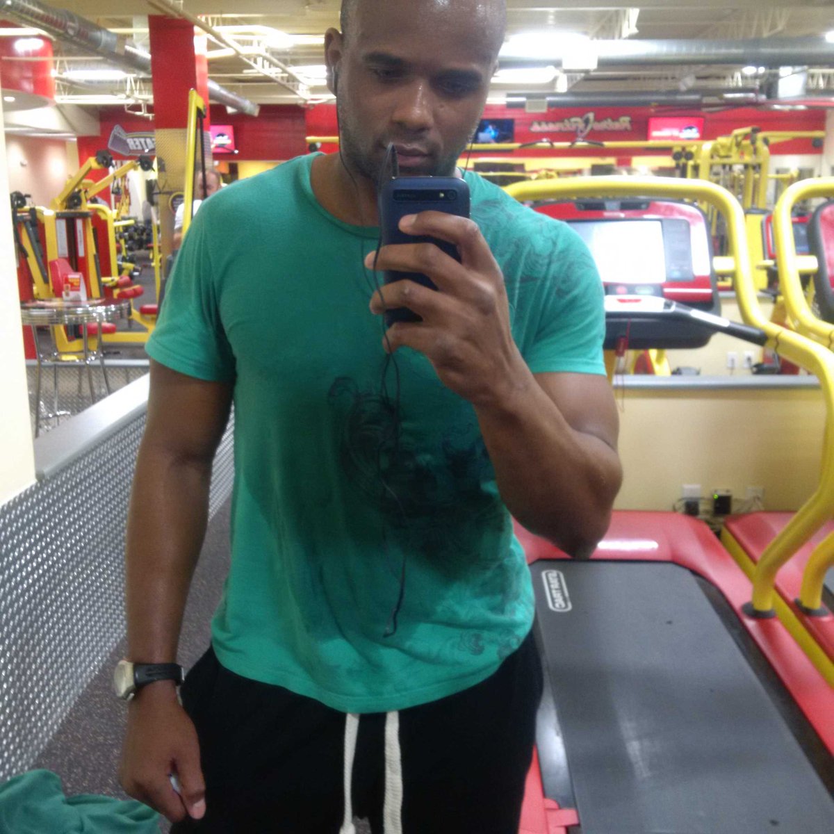 DwayneBaldwin's tweet photo. If you look like this during your workouts you're not training hard enough! #GoHardOrGoHome #BodyByDwayne #FitFam https://t.co/dY5kWnwqHb