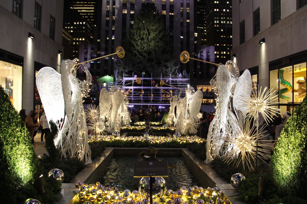 All set in <a href="/rockcenternyc/">Rockefeller Center</a> now only thing left is for the tree lights to be turned on <a href="/MattHaze/">Matt Haze</a> <a href="/NYCChristmas/">Rockcenter Tree</a> <a href="/NBCNewYork/">NBC New York</a> <a href="/MSNBC/">MSNBC</a>
