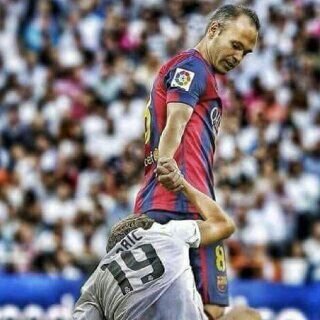 اعطني يدك فليس لدينا من الجوائز الفردية شيء ، ولكننا خلقنا لنمتع العالم بسحرنا 💔💙