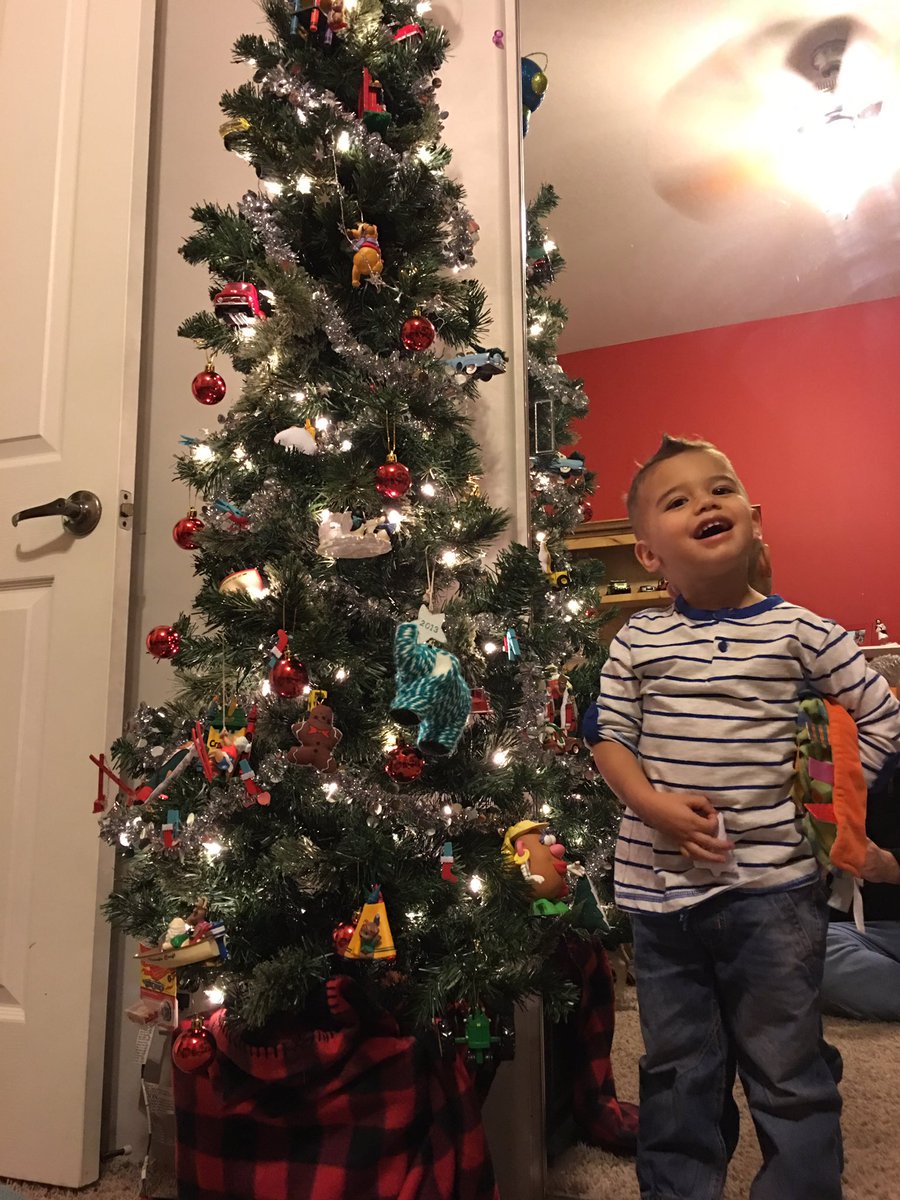 Gavin821's tweet photo. Got my Christmas tree set up in my room today. Ready for @Amazon prime deals! https://t.co/ornruCgTTy