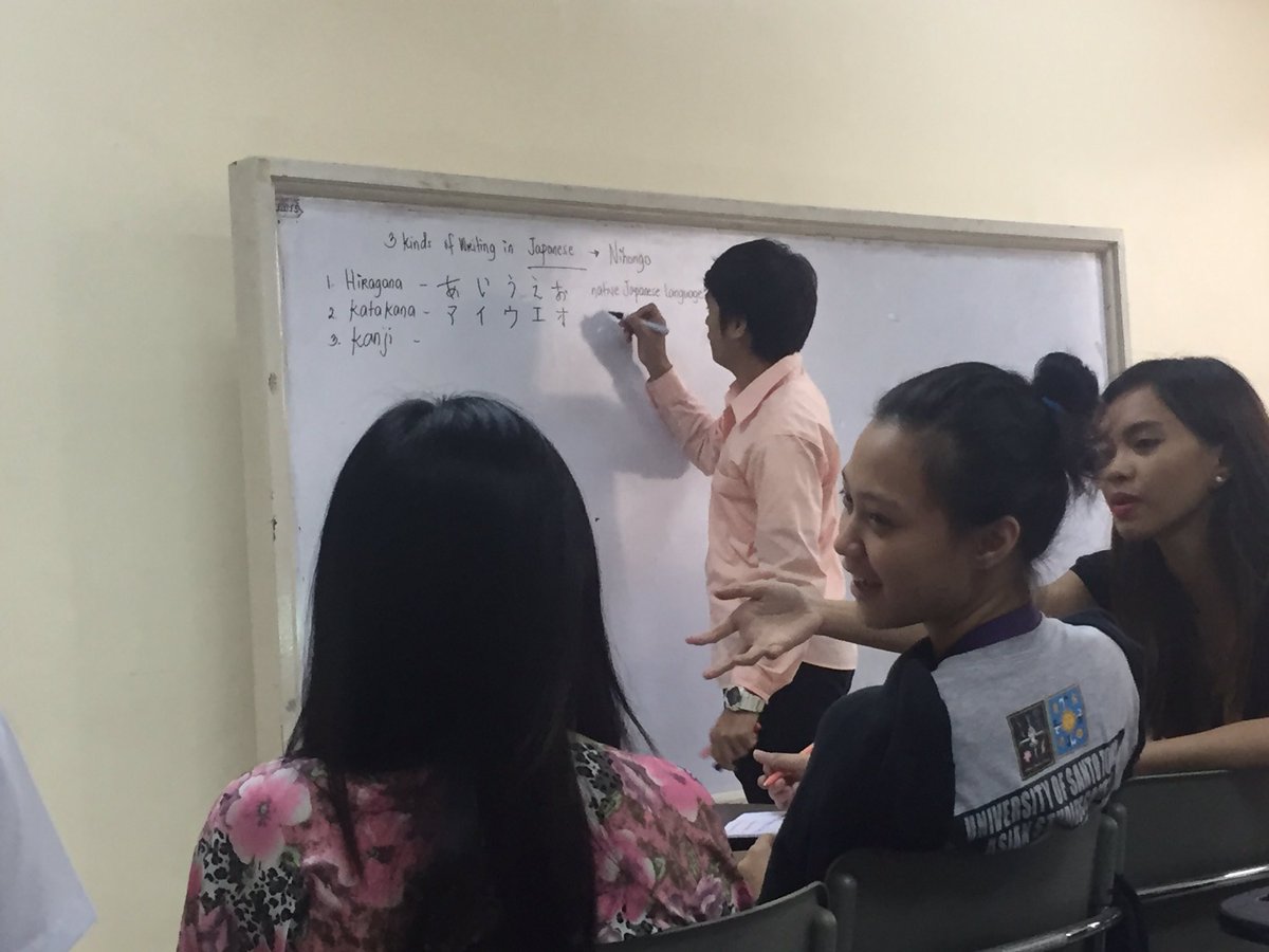 assoc_ust's tweet image. Our instructor is now discussing about the 3 kinds if writing in Japanese. #BL2 #BeyondAS #ASWeek