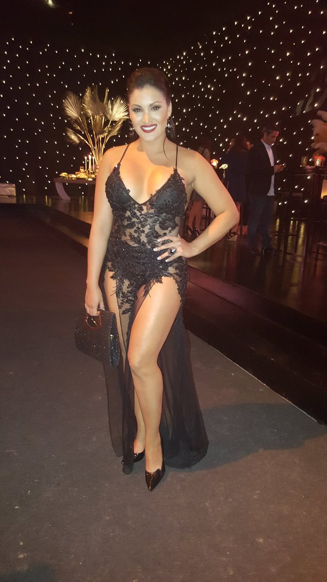 americatv_peru's tweet photo. !Radiante! @MicheilleSoifer nos acompaña en la #PreventaAmérica2017 https://t.co/pxMb1InDy1