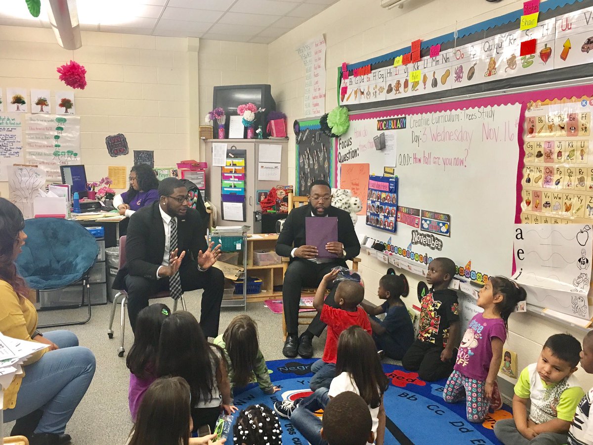 FairviewGCSNC's tweet photo. Thank you to the Men of Omega Psi Phi Fraternity, Incorporated!#QUEmmunityReaders ππ#EaglesSOAR #GCSYes https://t.co/Z7IoIwcCu9