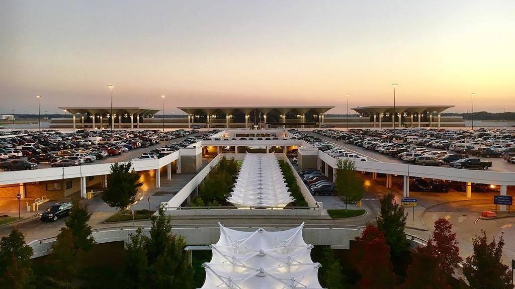 flymemphis's tweet photo. Beautiful evening and a full house at MEM tonight. #choose901 #airportlife #FirstTeamMEM #… https://t.co/VqdTL5GUaY https://t.co/3cjuX10Y4b