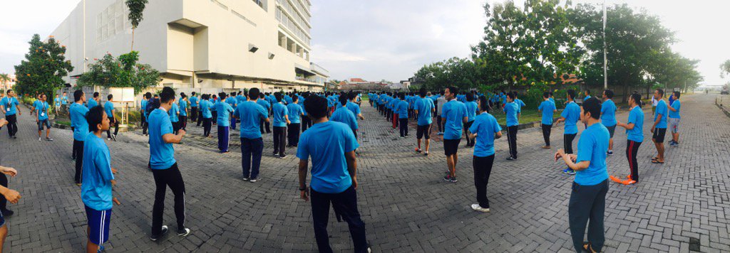 aditriarto's tweet photo. senam pagi dulu, kali aja turun 2 ons @ocdjp #timlosolo https://t.co/tuP3jPQxE1