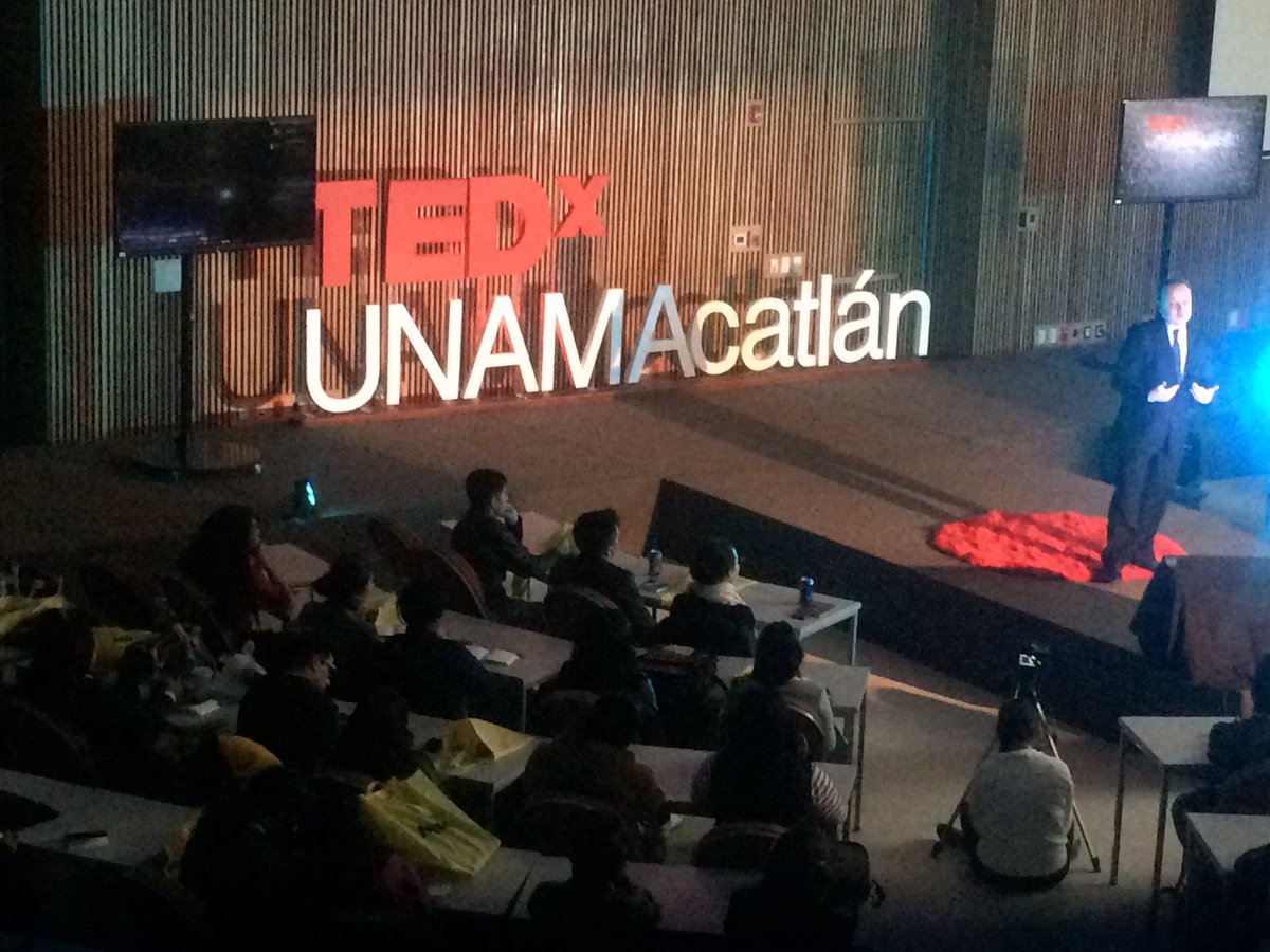 rc_Ricco's tweet photo. Está en turco con Erhan Cockoscun!
#TEDxUNAMAcatlán https://t.co/MBqg78uIUP