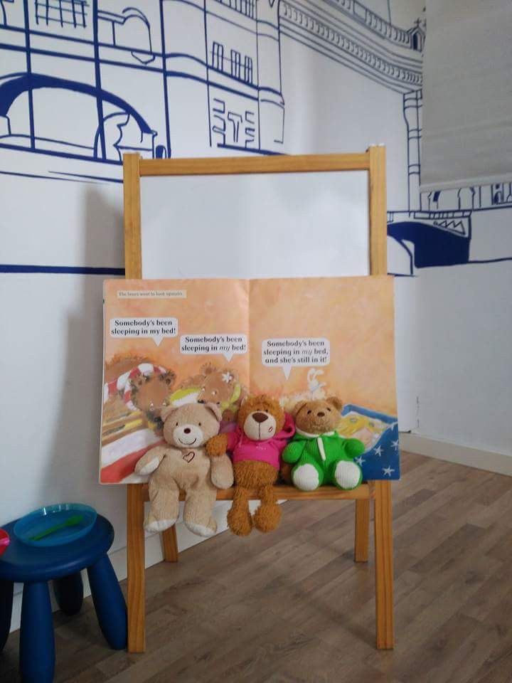 playingtime_'s tweet photo. Goldilocks and the three bears.
 El pasado sábado pasamos un buen rato con los niños de la Escuela Infantil de Villalonquéjar. Repetiremos! https://t.co/e3mqABWtZ3