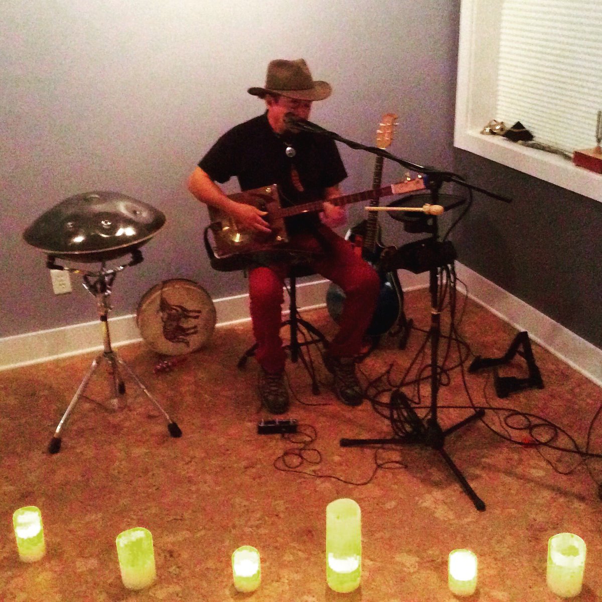 HarrisLyn's tweet photo. Randy Granger in the house @PurpleSkyChatt - Concert at 7:00 tonight. Join us! @RandyGranger #CHAmusic #chattmusic #Chattanooga https://t.co/uEiUJNk8wt