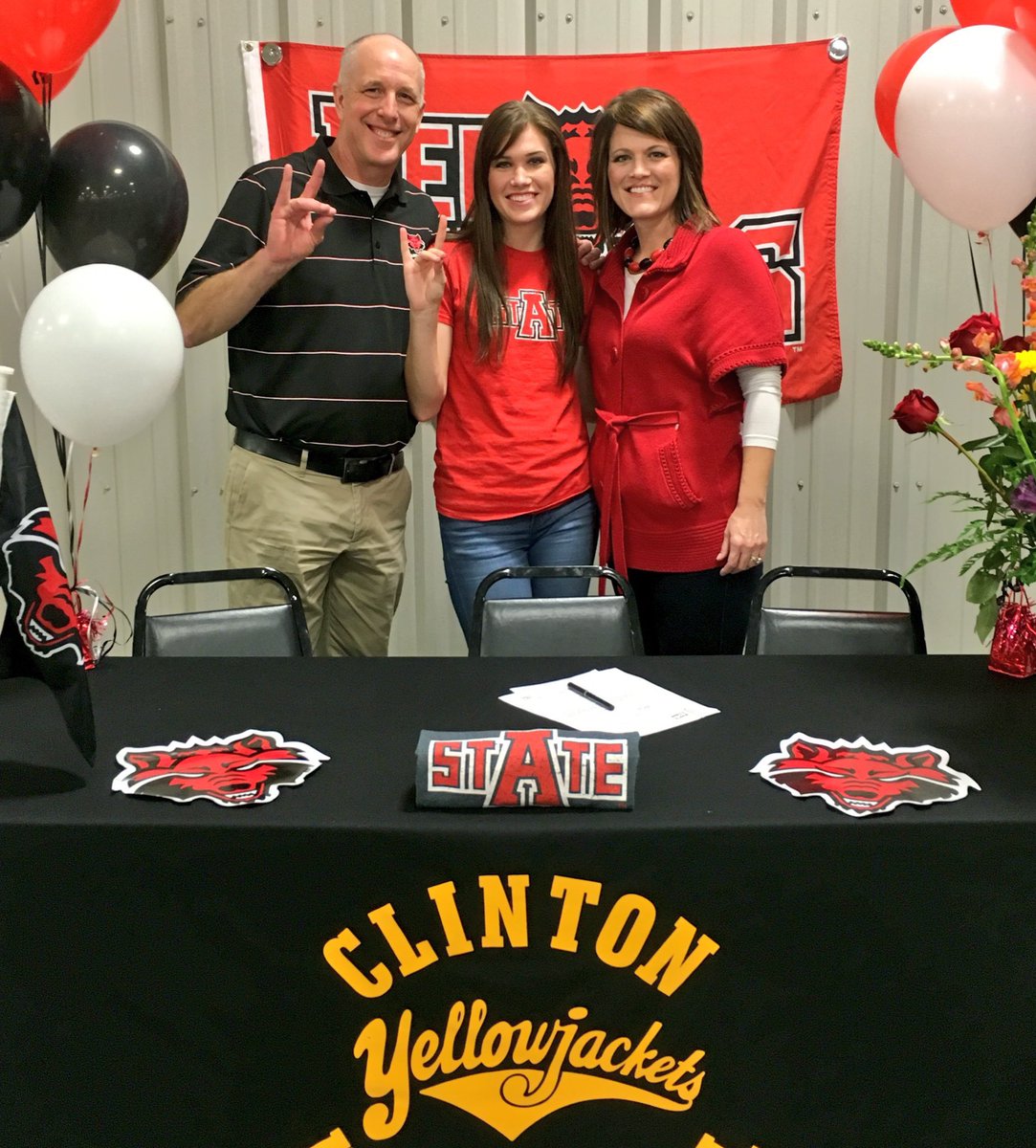alliesiree's tweet photo. Looks like I'll be running for the next 4 years of my life❤️🐺 #WolvesUp #HowlYes @ASTATETRACK https://t.co/SWlDqnf5Qk