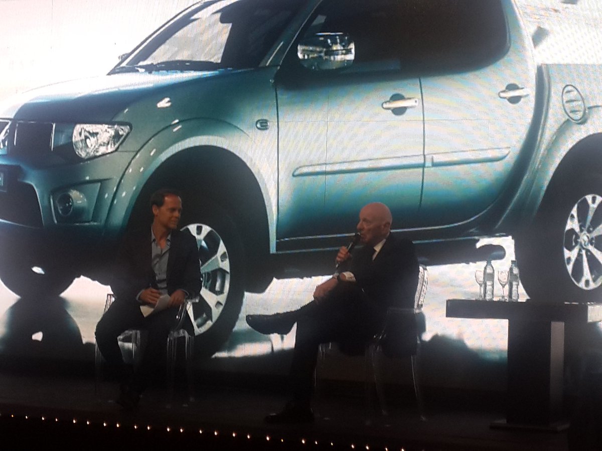 mujeryautomovil's tweet photo. Arturo Scalise junto a @matiasmartin recorre los primeros 25 años de #MitsubishiArgentina https://t.co/biPIvYwsxK