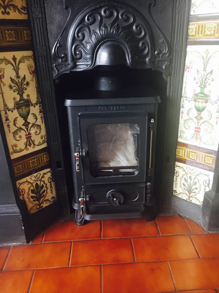 Mystoveshop's tweet photo. Nice @SalamanderStove Hobbit fitted into Victorian fireplace today..🔥 https://t.co/P65ULiaUPp
