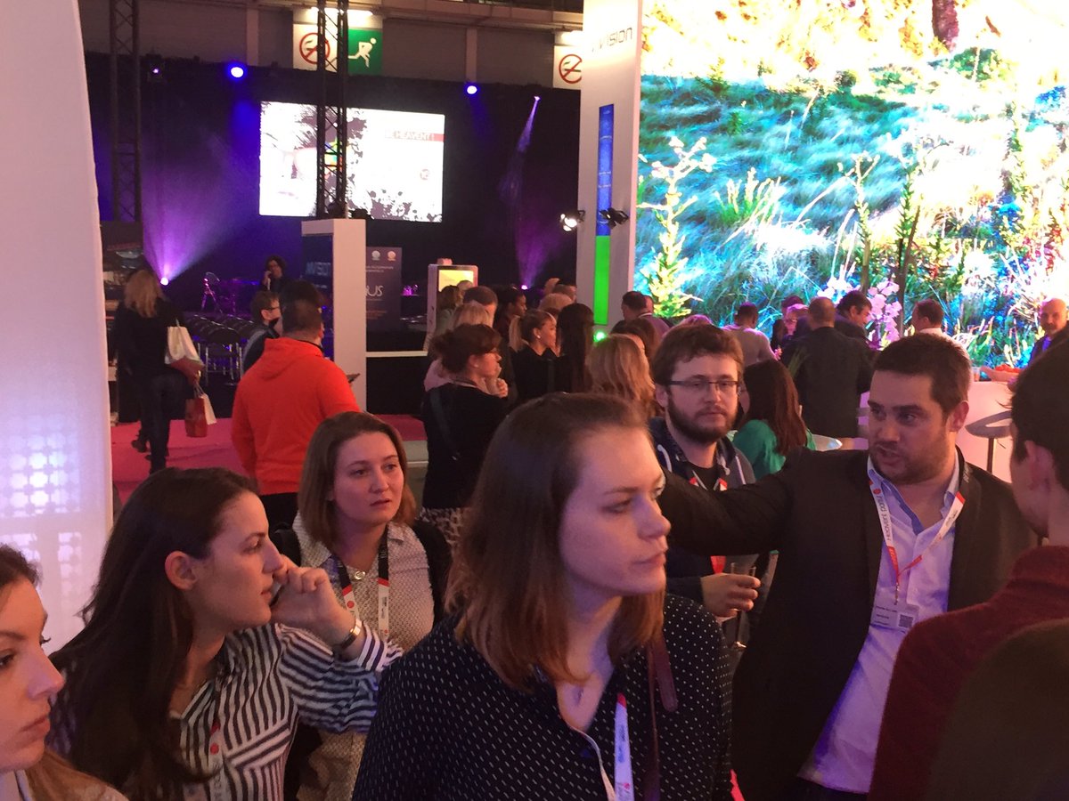 heaventparis's tweet photo. Le stand MVision attire toujours autant de monde ! #heaventparis https://t.co/tWtgeSGFsL