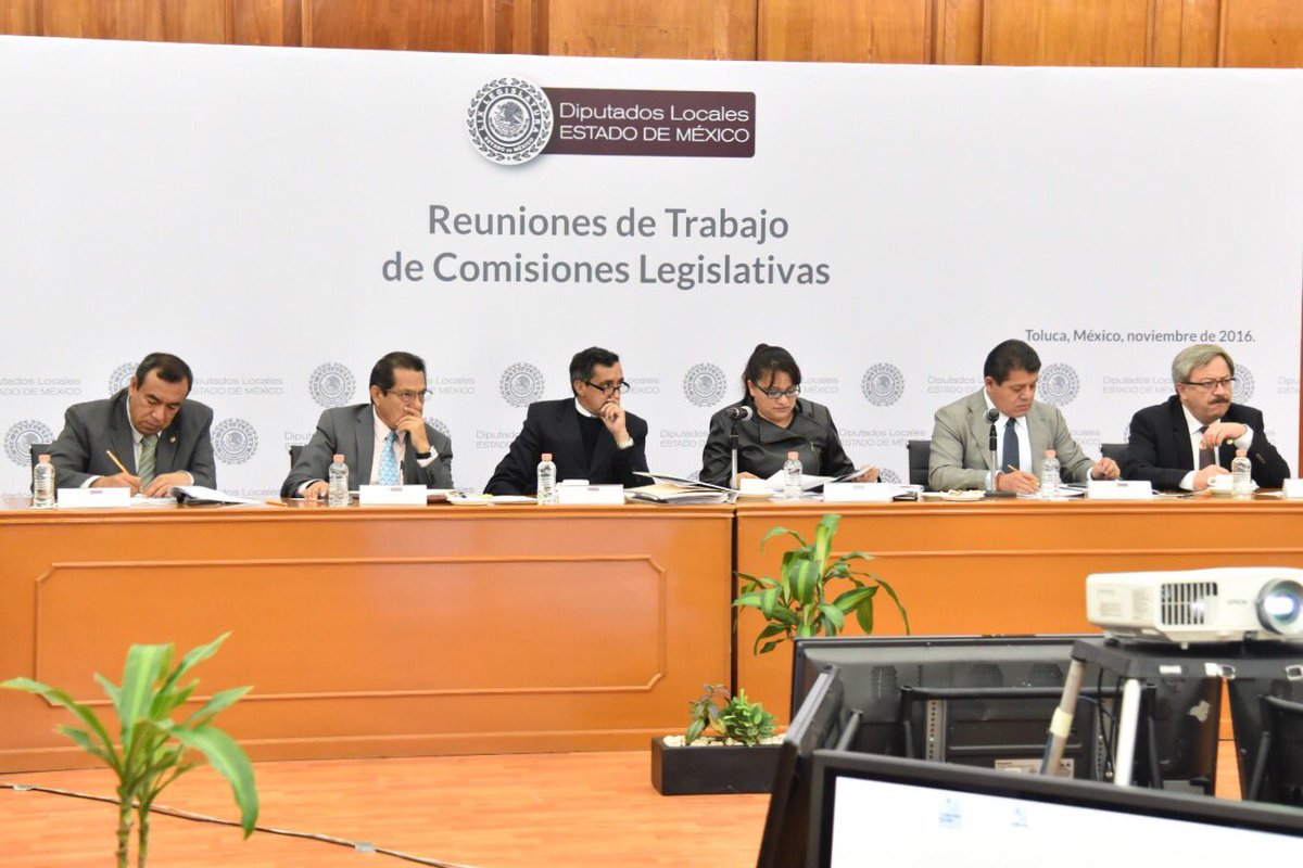 cruz_roa's tweet photo. En #ComisionesUnidas, se analiza la iniciativa de presupuesto de egresos del #PaqueteFiscal2017. En vivo por https://t.co/SFxFDS3x4N https://t.co/opNe76e142