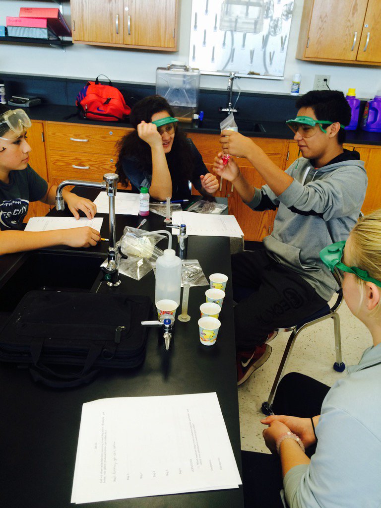 Students investigating chemical reactions! #usd303