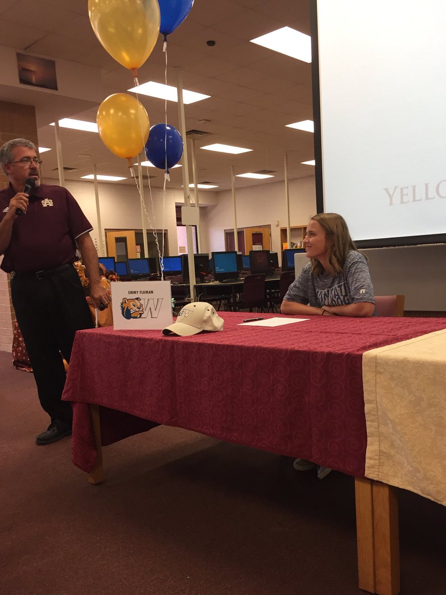 NFWaveLax's tweet photo. Celebrating Emmy's signing day!! 👏🏼👏🏼🌊💙 @emmy_fluman https://t.co/ddNj3MIXvk