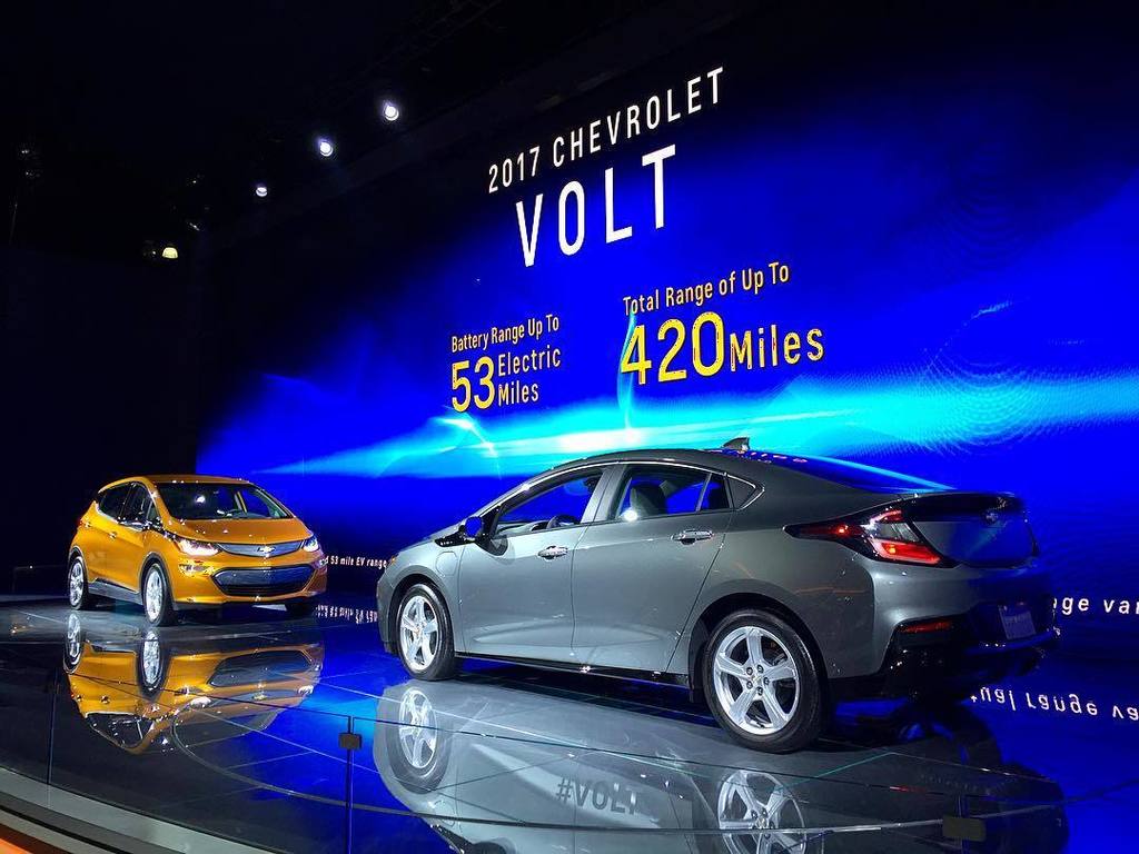 fuelfreedomnow's tweet photo. The 2017 #Chevrolet #EVBolt & #Volt at #LAAS.
#LAAutoShow #cars #auto #Chevy #EV #electri⦠https://t.co/2E5d9hkoQ0 https://t.co/BejuuRGykX